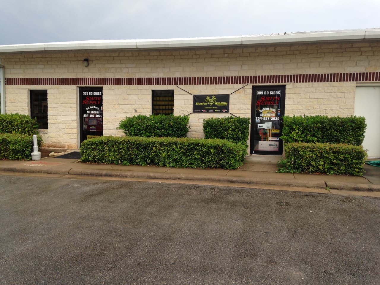 Smith Supply storefront at 309 Bo Gibbs Blvd in Glen Rose, TX