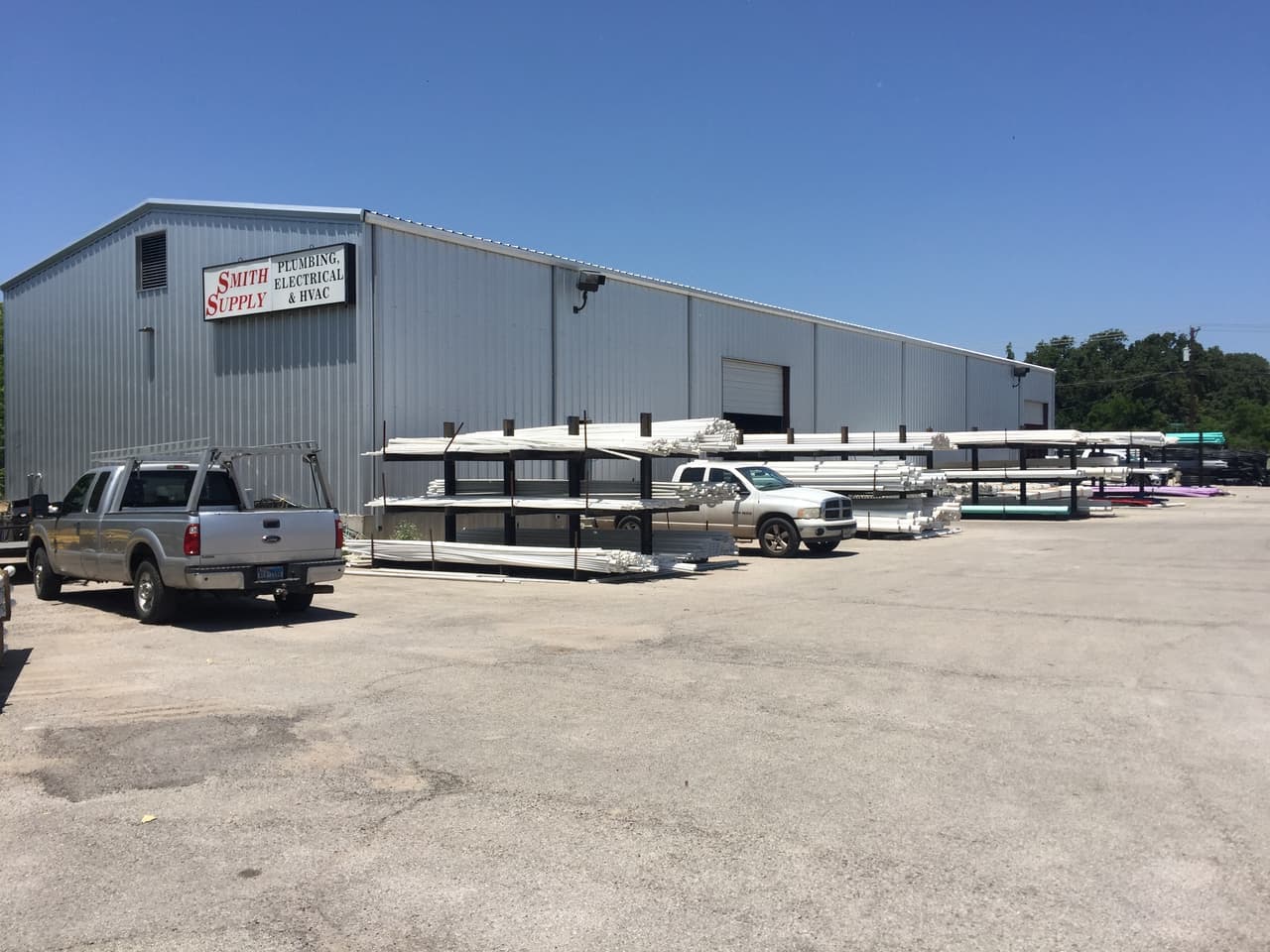 Smith Supply warehouse building with outdoor racks of PVC pipe at the Stephenville, TX store
